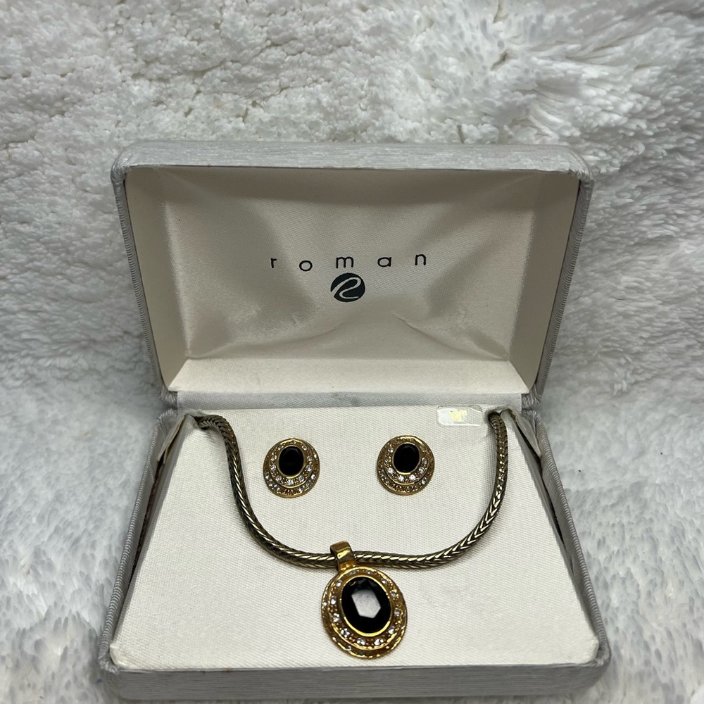 #24 💎💎Vintage necklace and earrings set
